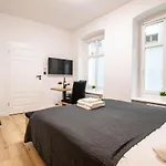 Central Point Apartment